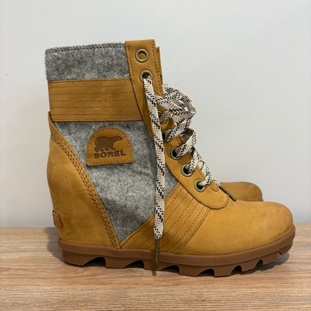 Sorel Lexie Wedge Weather Boots size 8.5